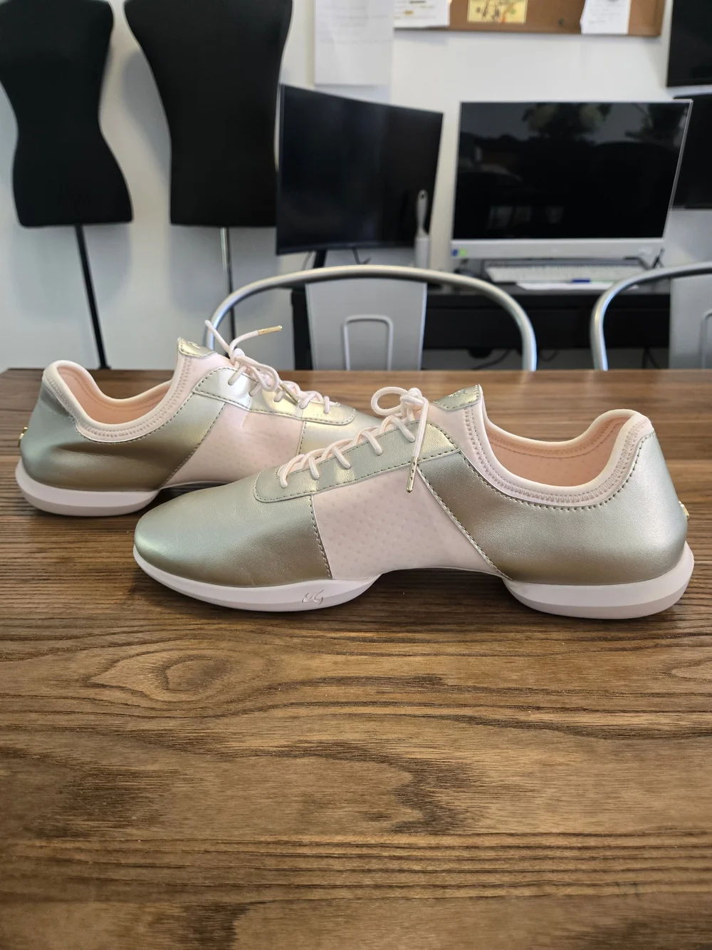 Fuego Split Sole Dance Sneakers   Women's Size 12 Mens 10.5